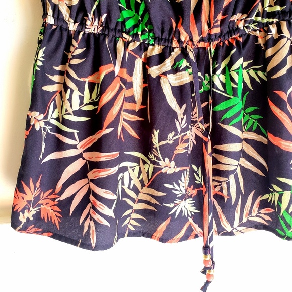 Palm Print Top ๐ - Picture 2 of 6